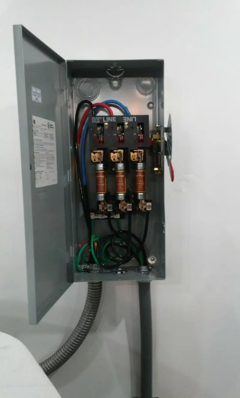 Three-phase disconnect switch installed for Smoke Detector Installation in Hazel Dell